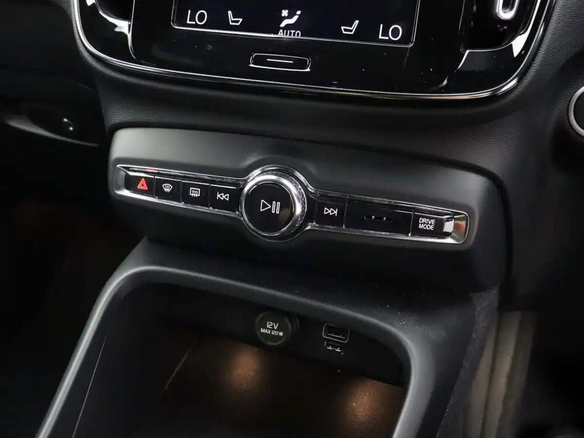 2020-volvo-xc40-15-t3-r-design-geartronic-big-31