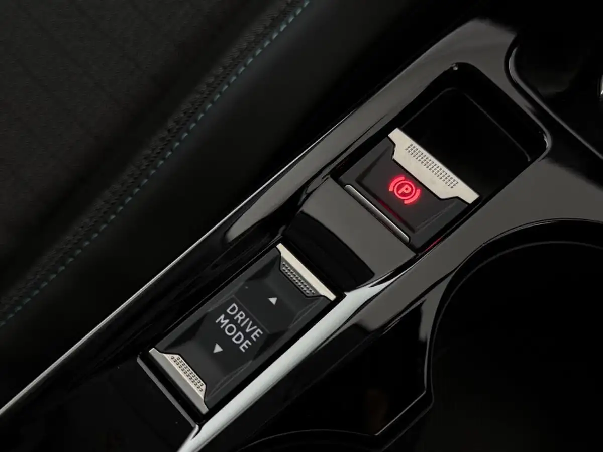 2023-peugeot-208-12-puretech-allure-premium-130ps-eat8-big-32