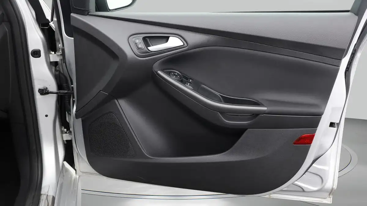 2018-ford-focus-10t-st-line-140ps-hatchback-big-15