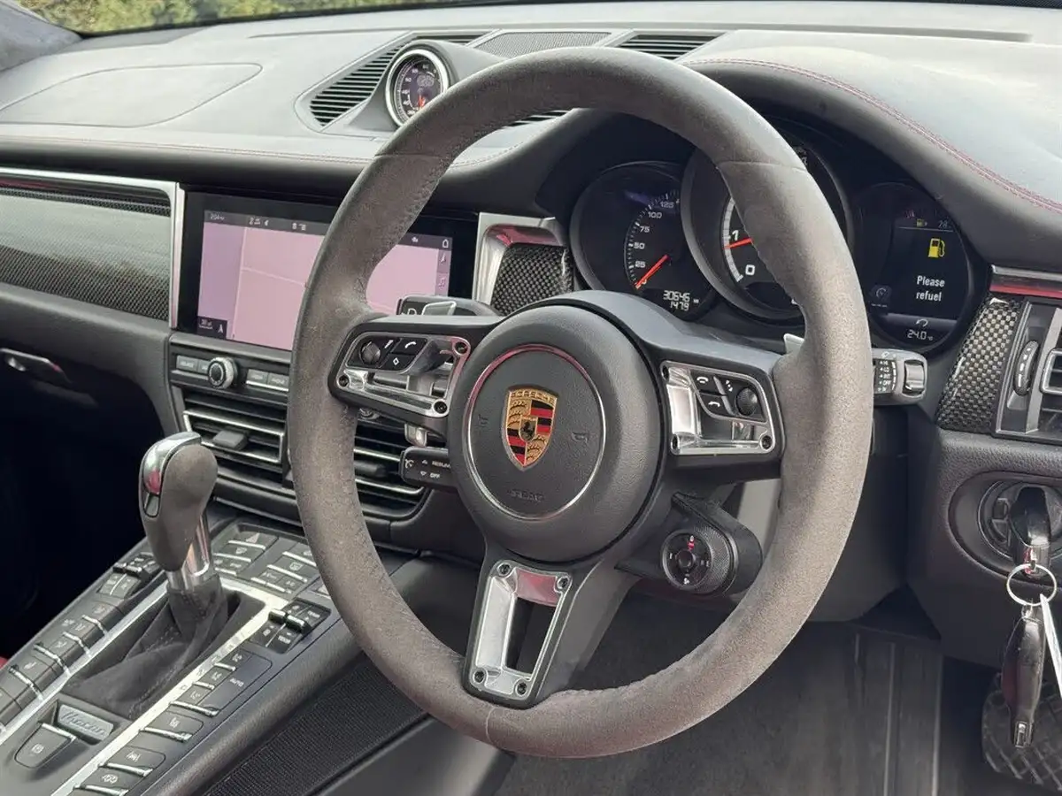 2021-porsche-macan-29-turbo-big-10
