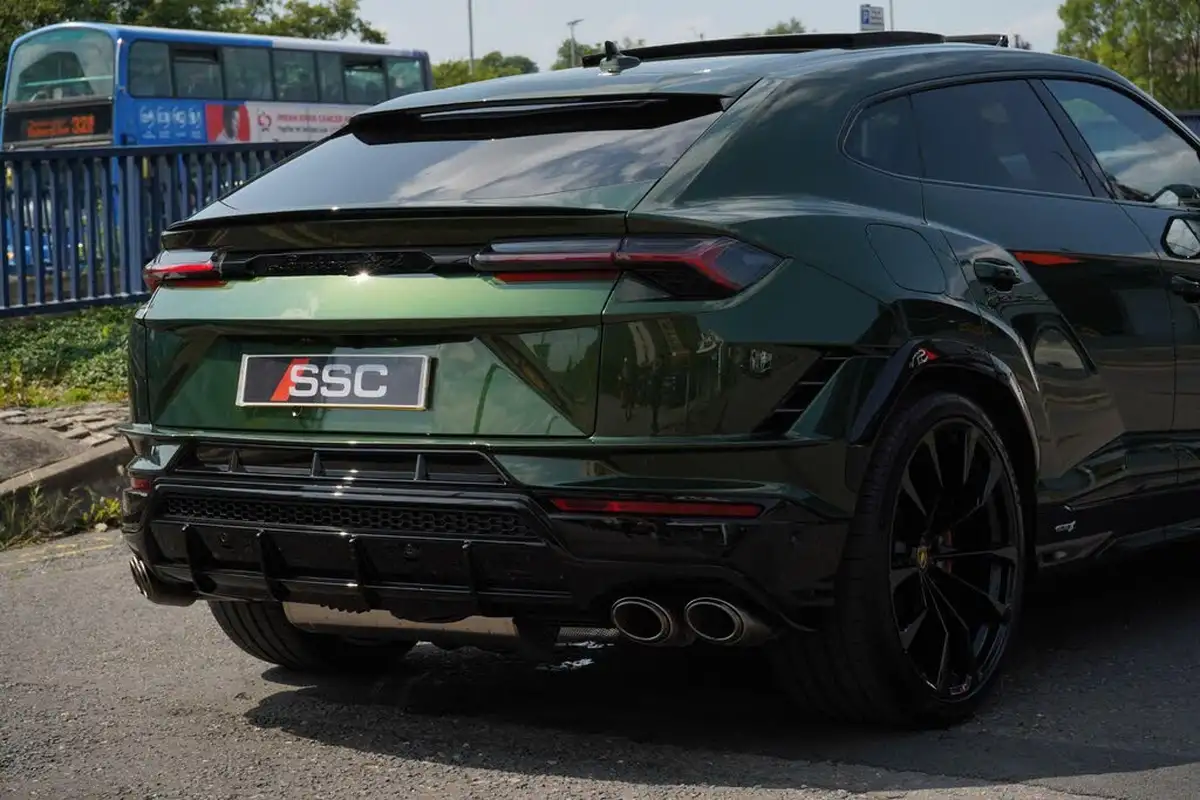 2024-lamborghini-urus-40-no-trim-big-40