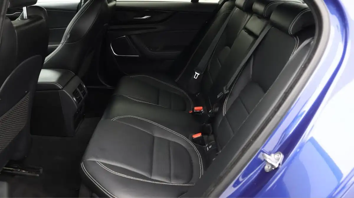 2021-jaguar-xe-20-d200-r-dynamic-black-big-24