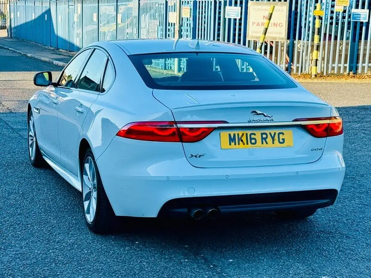 2016-jaguar-xf-20td-r-sport-180ps-auto-big-8