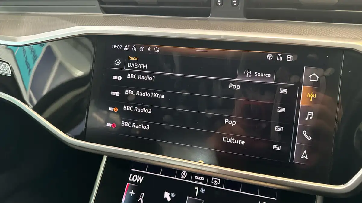 2021-audi-a6-saloon-20-40-tfsi-sport-big-27
