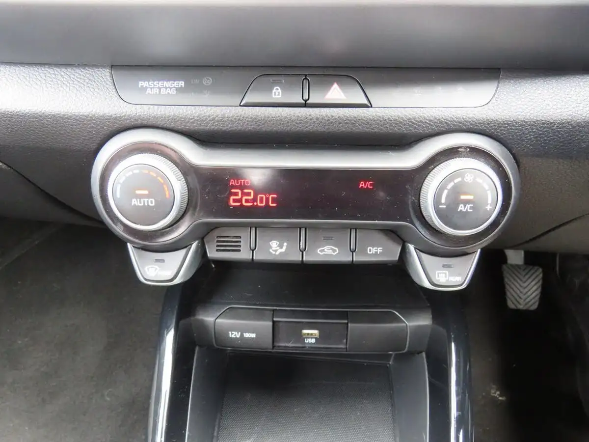 2022-kia-stonic-10-t-gdi-connect-big-17