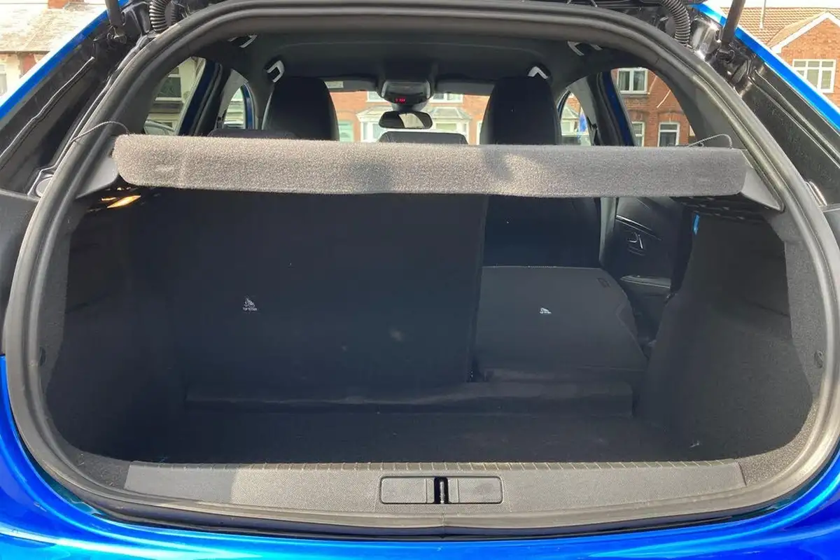 2024-peugeot-208-12-puretech-gt-136ps-hybrid-e-dsc6-big-11