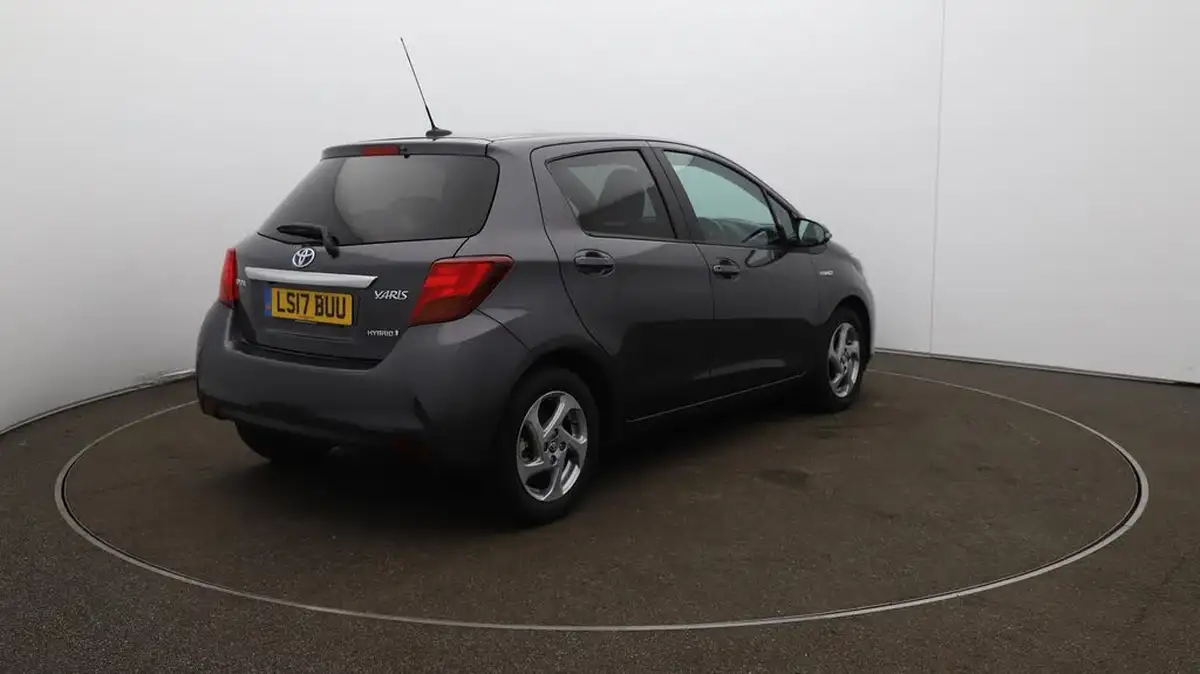 2017-toyota-yaris-15-vvt-i-icon-hybrid-big-54