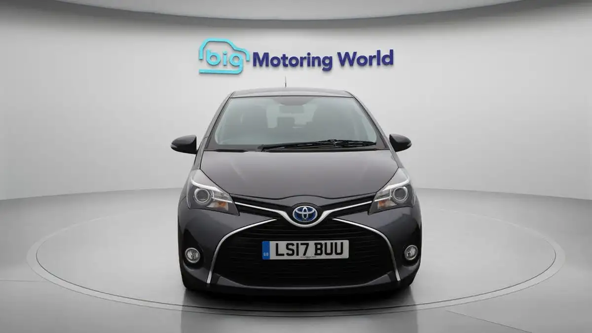 2017-toyota-yaris-15-vvt-i-icon-hybrid-big-2