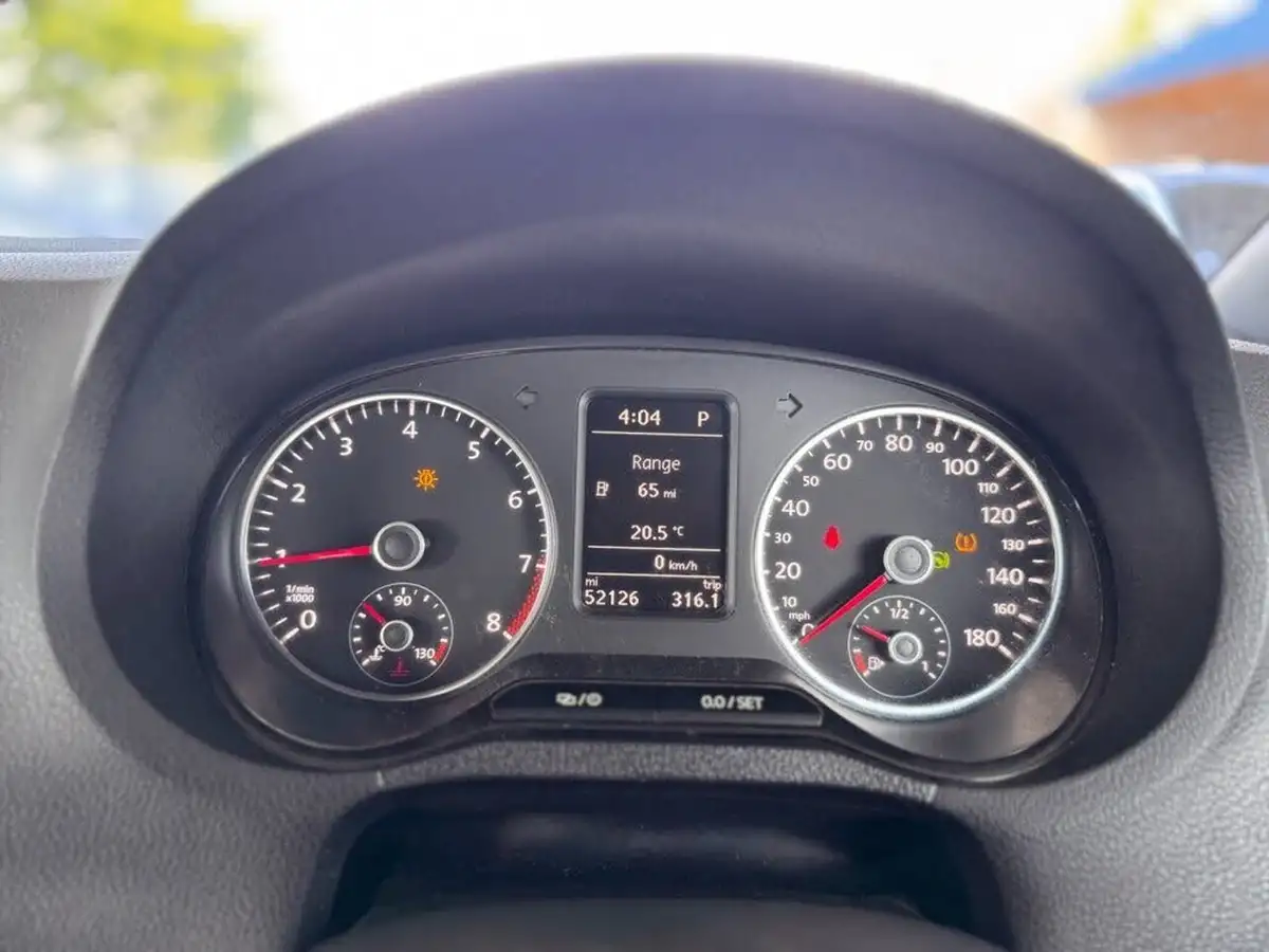 2014-volkswagen-polo-14-gti-5d-big-11