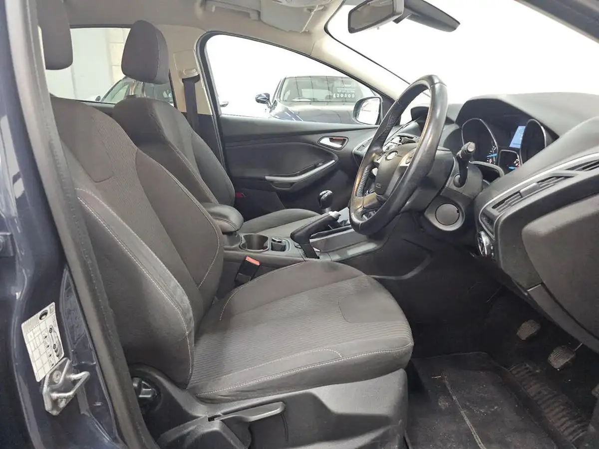 2014-ford-focus-10-titanium-navigator-scti-125ps-hatchback-big-10