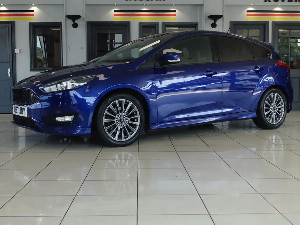 2017-ford-focus-15t-st-line-hatchback-big-10