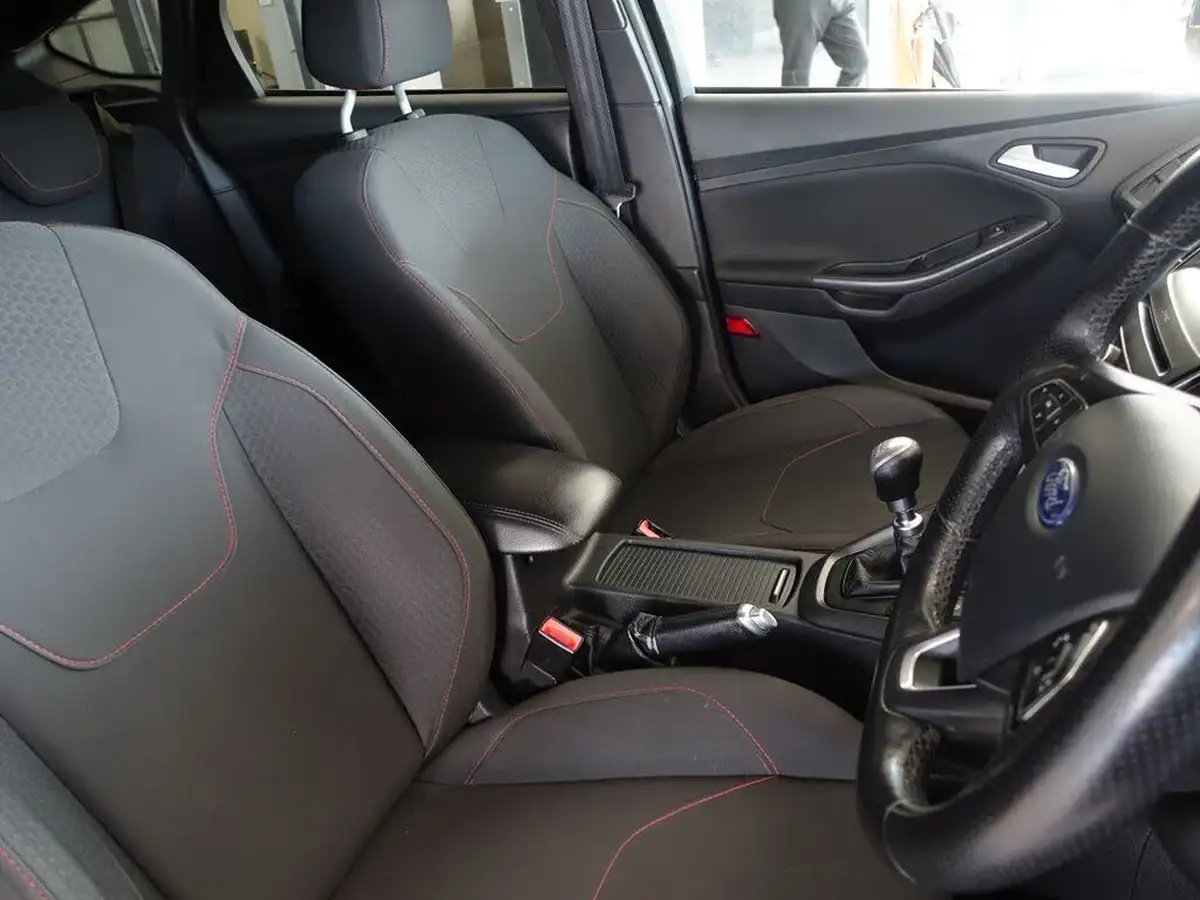 2017-ford-focus-15t-st-line-hatchback-big-14