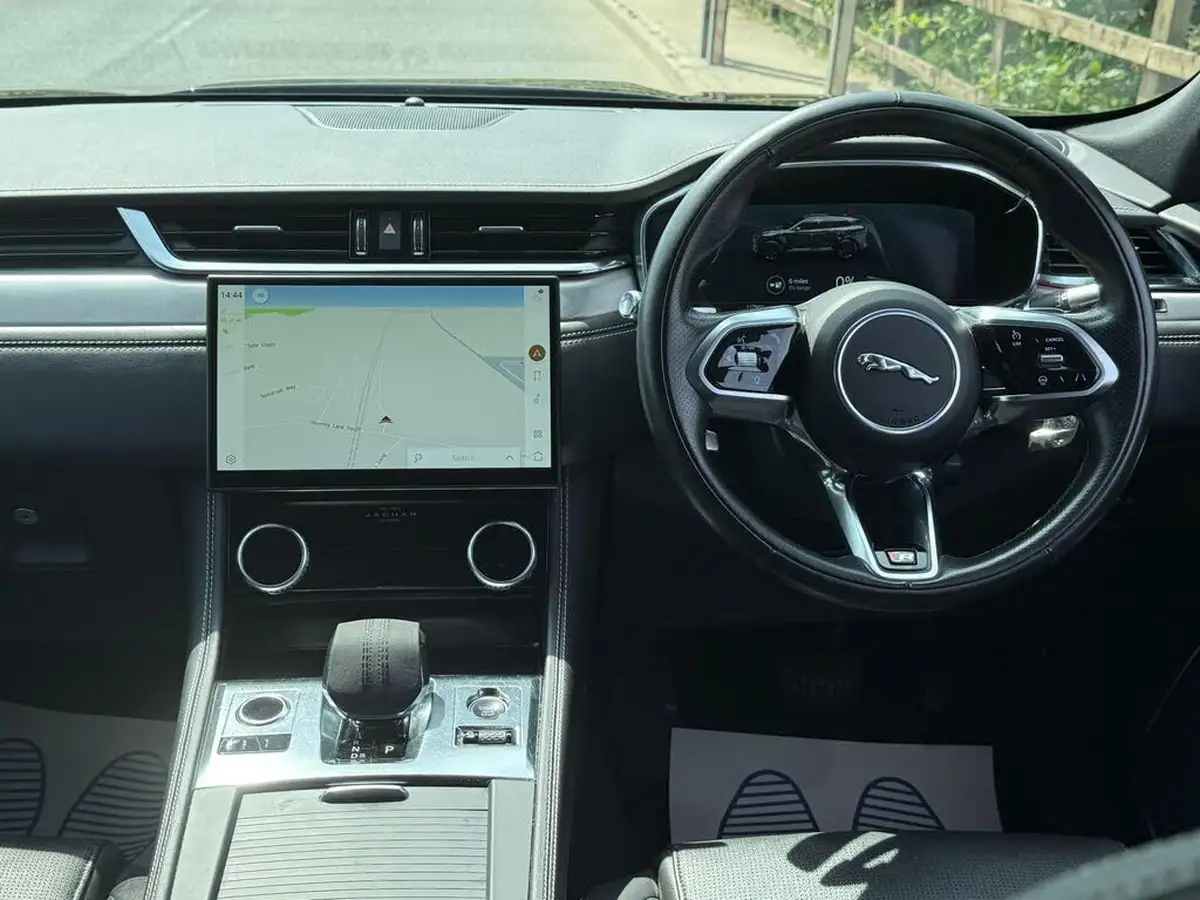 2022-jaguar-f-pace-20-p400e-r-dynamic-s-big-18