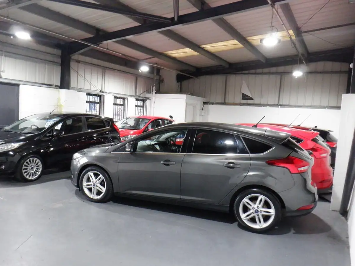 2017-ford-focus-10t-zetec-edition-100ps-hatchback-big-3