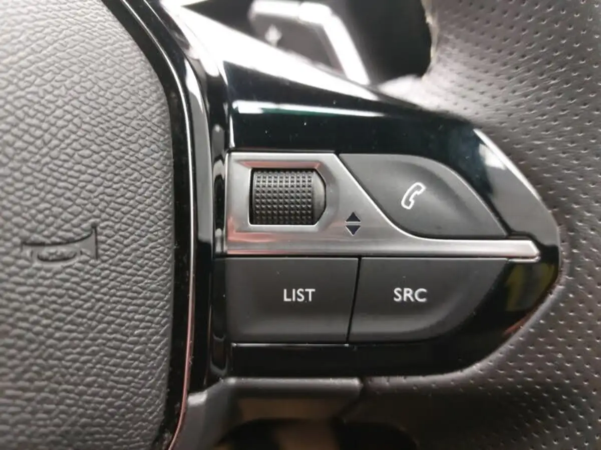 2024-peugeot-2008-suv-12-puretech-gt-130ps-eat8-big-12
