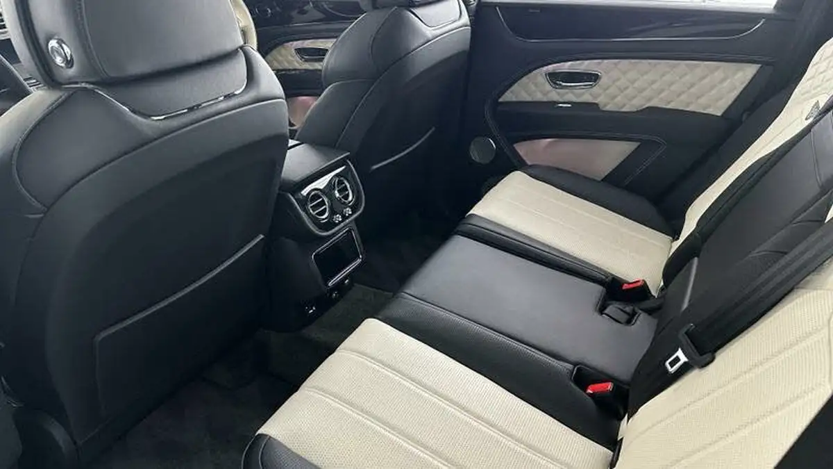 2021-bentley-bentayga-40-v8-big-29