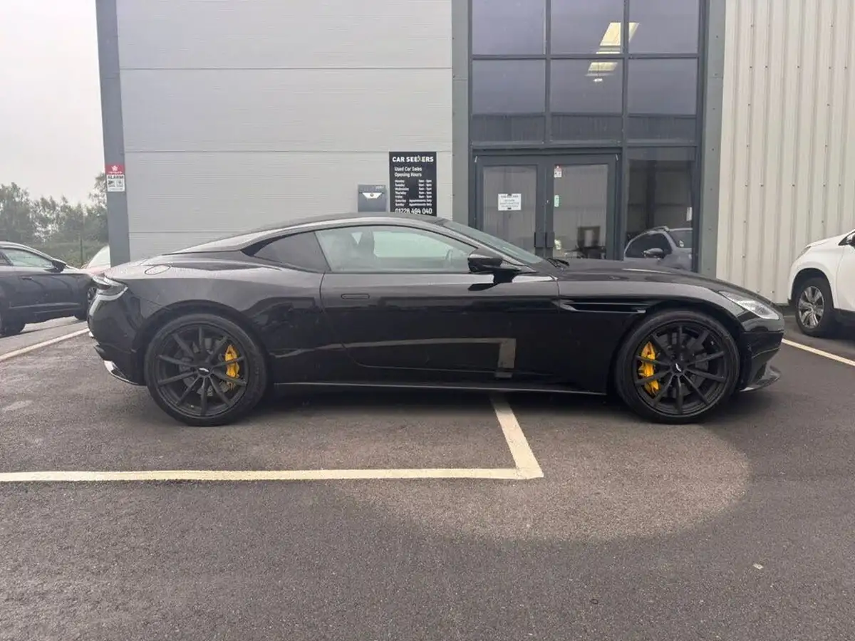 2022-aston-martin-db11-40-v8-528bhp-ss-big-8