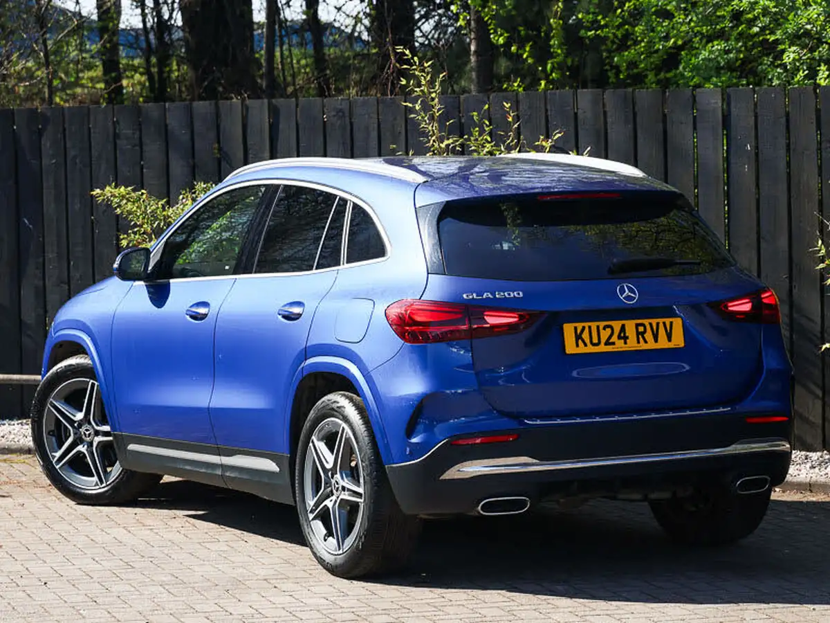 2024-mercedes-benz-gla-class-13-gla-200-amg-line-executive-big-1