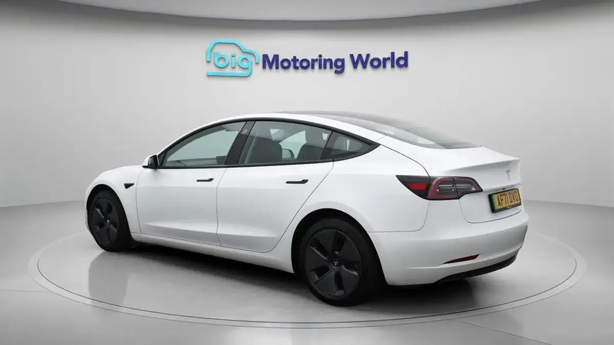 2021-tesla-model-3-e-long-range-awd-big-5