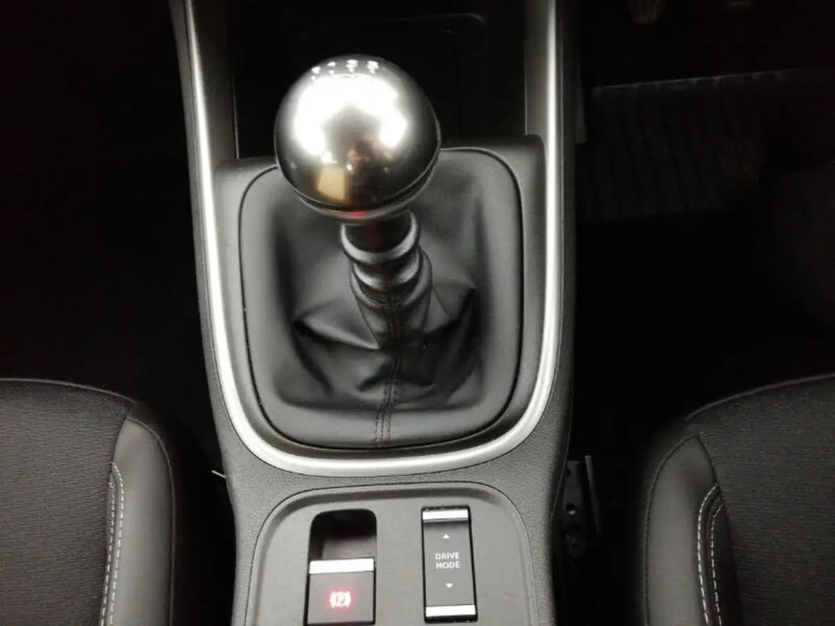 2025-jeep-avenger-12-gse-altitude-big-11