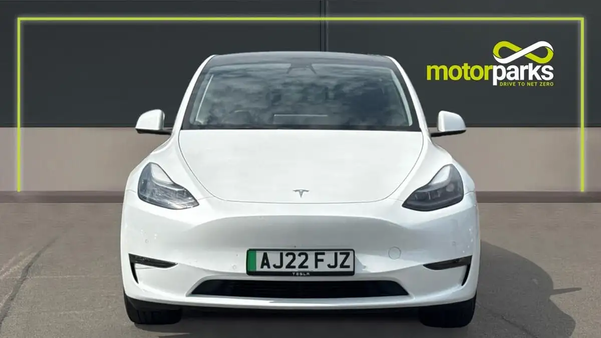 2022-tesla-model-y-e-long-range-big-7