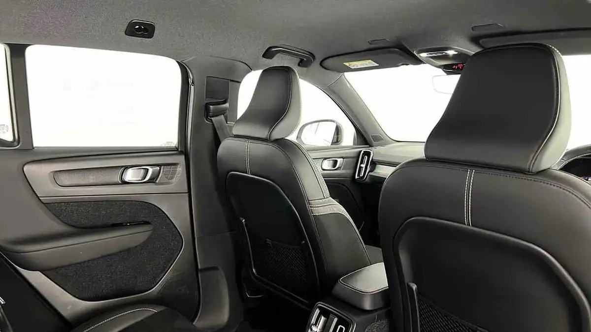 2021-volvo-xc40-15-t3-r-design-161bhp-big-30