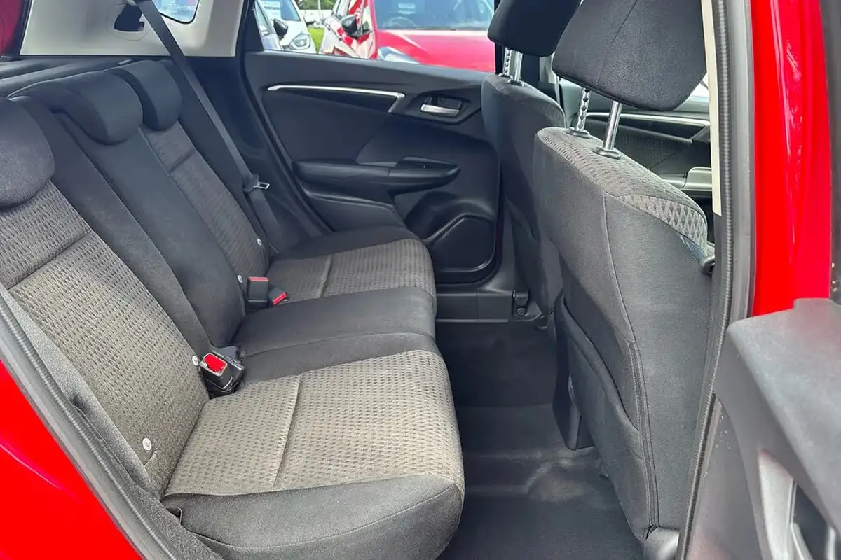 2018-honda-jazz-13-i-vtec-ex-big-22