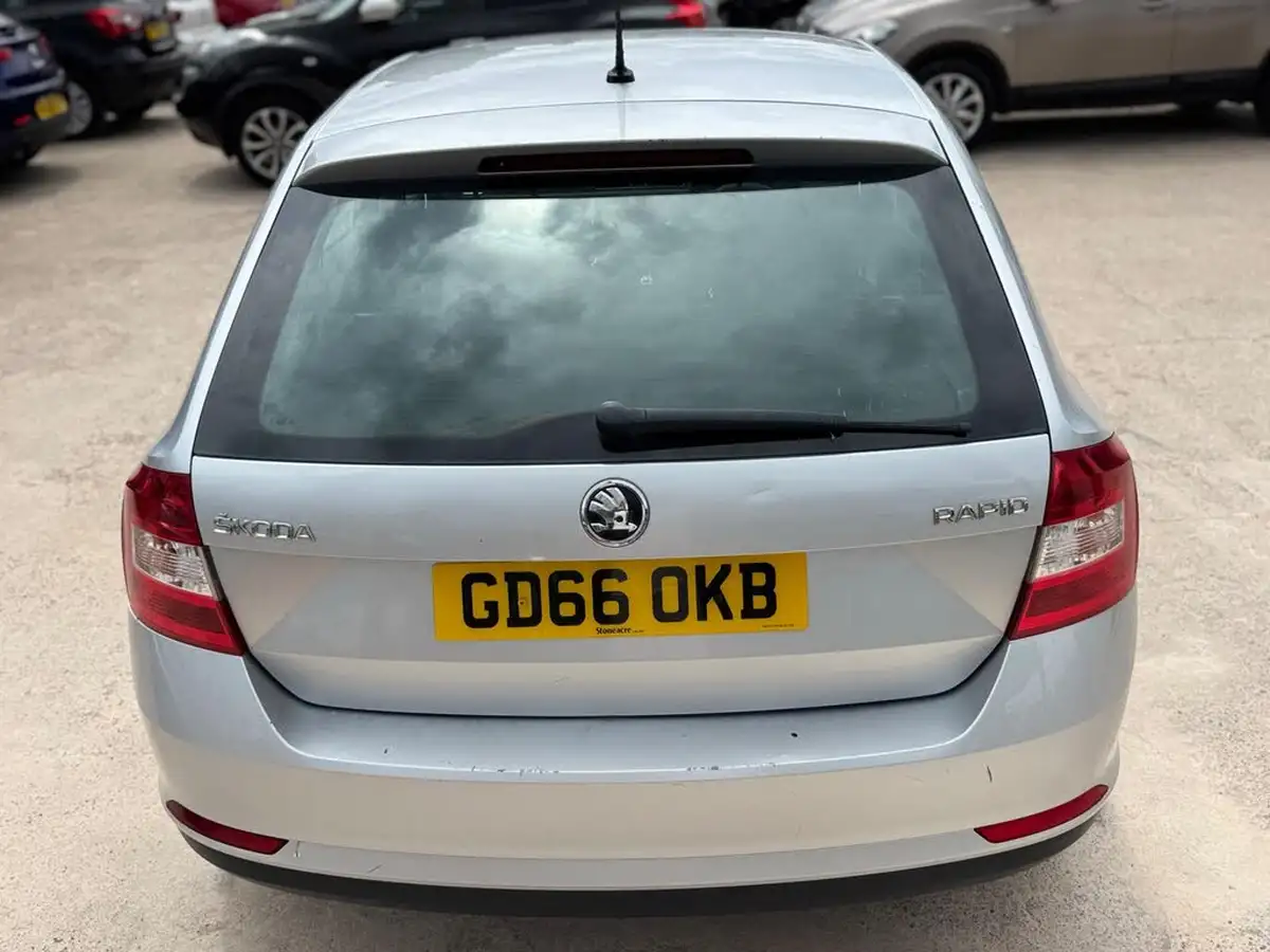 2016-skoda-rapid-spaceback-14tdi-s-big-14
