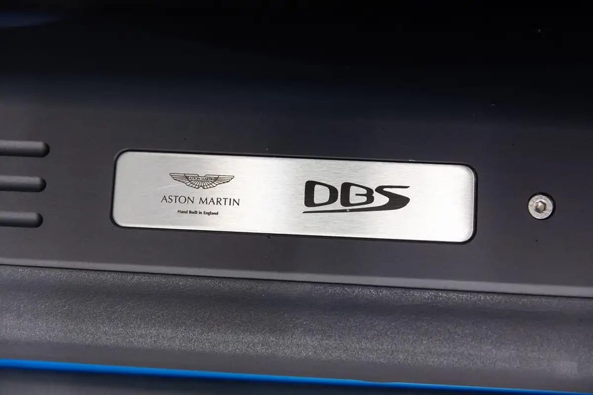 2019-aston-martin-dbs-52-v12-superleggera-big-44