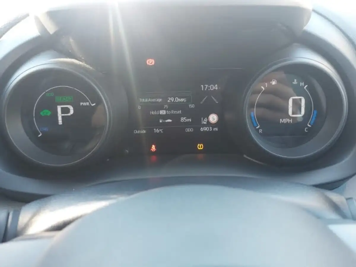 2022-toyota-yaris-cross-15-vvt-i-icon-big-16