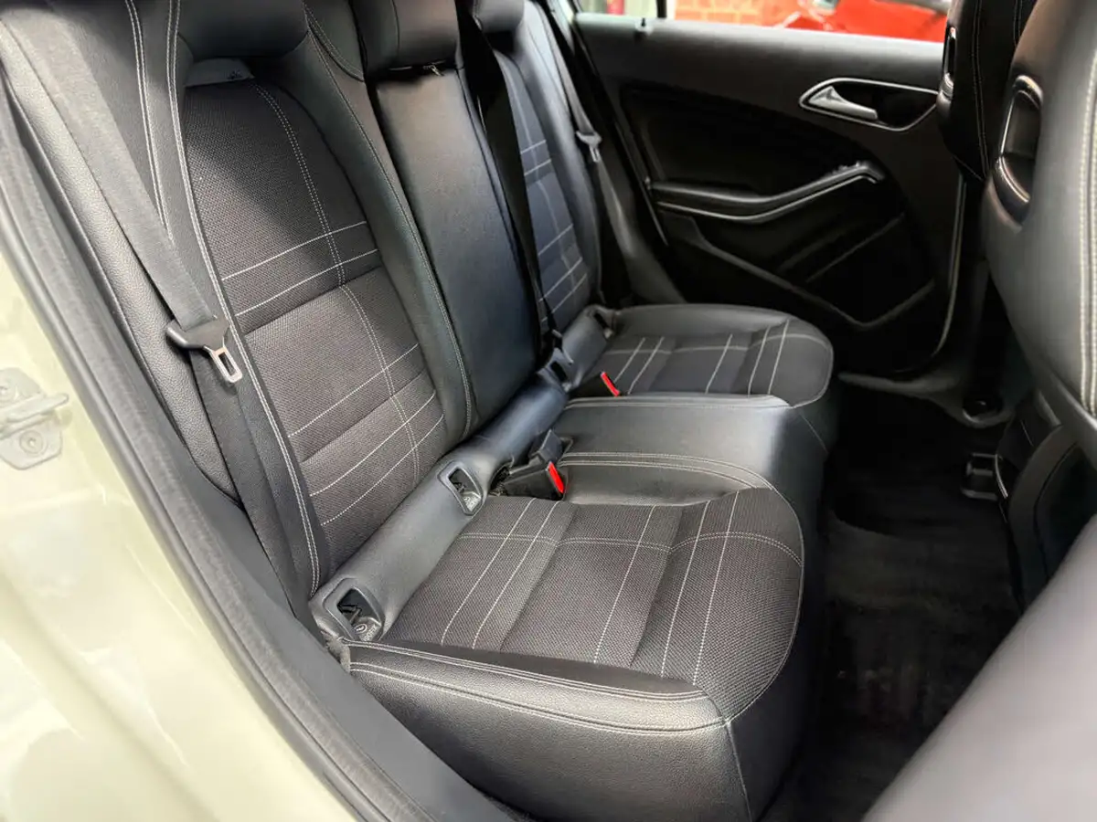 2015-mercedes-benz-a-class-15-cdi-a180-sport-109ps-big-32