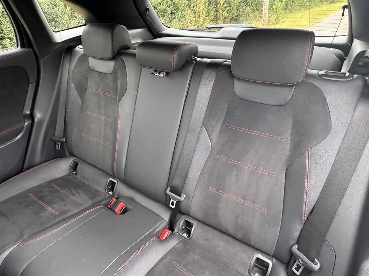 2022-mercedes-benz-gla-class-13-gla-200-amg-line-premium-big-17