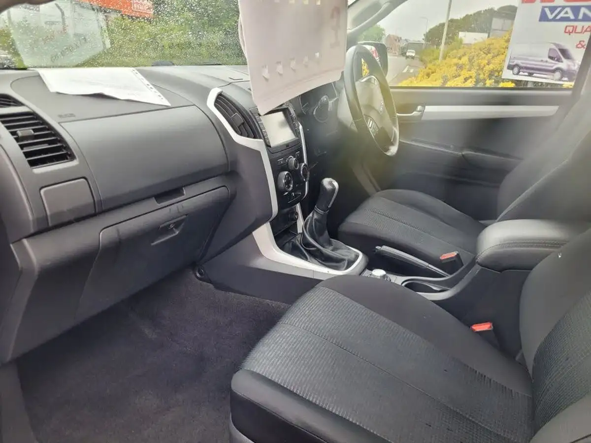 2018-isuzu-d-max-19td-yukon-double-pickup-big-10