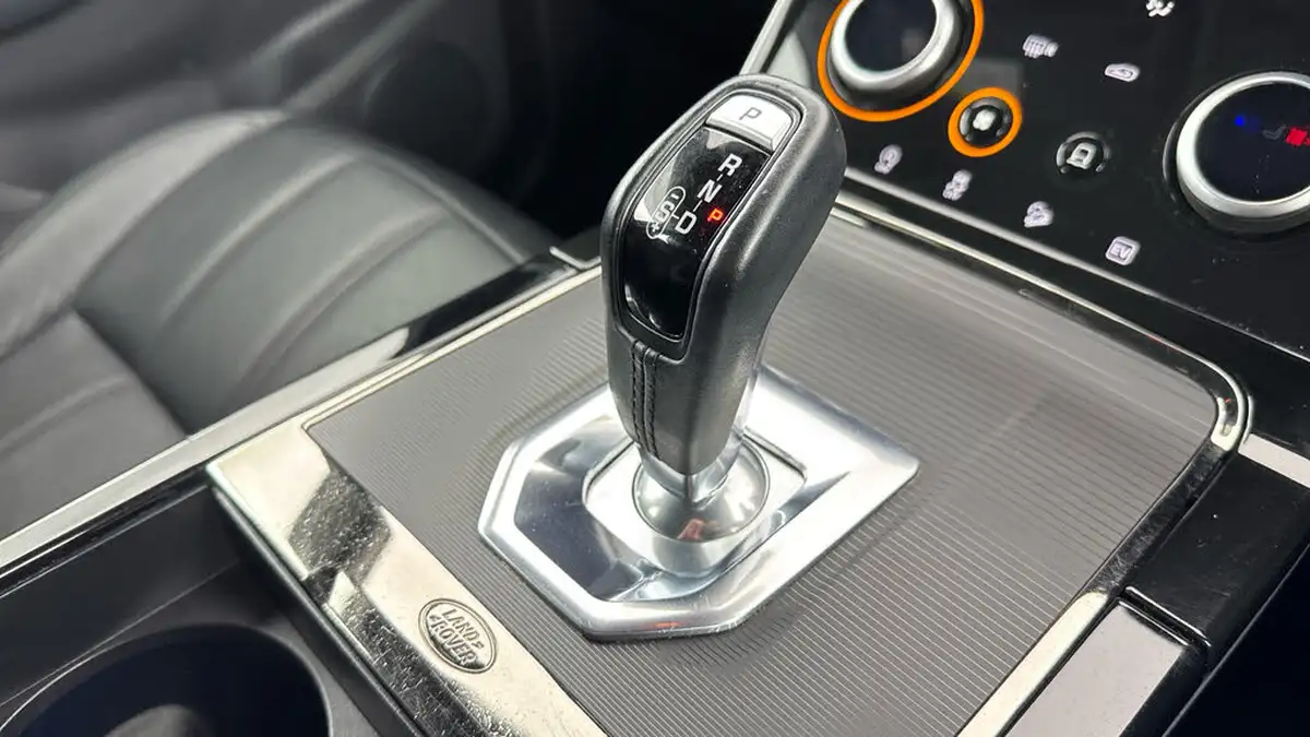 2022-land-rover-range-rover-evoque-15-p300e-r-dynamic-s-big-19