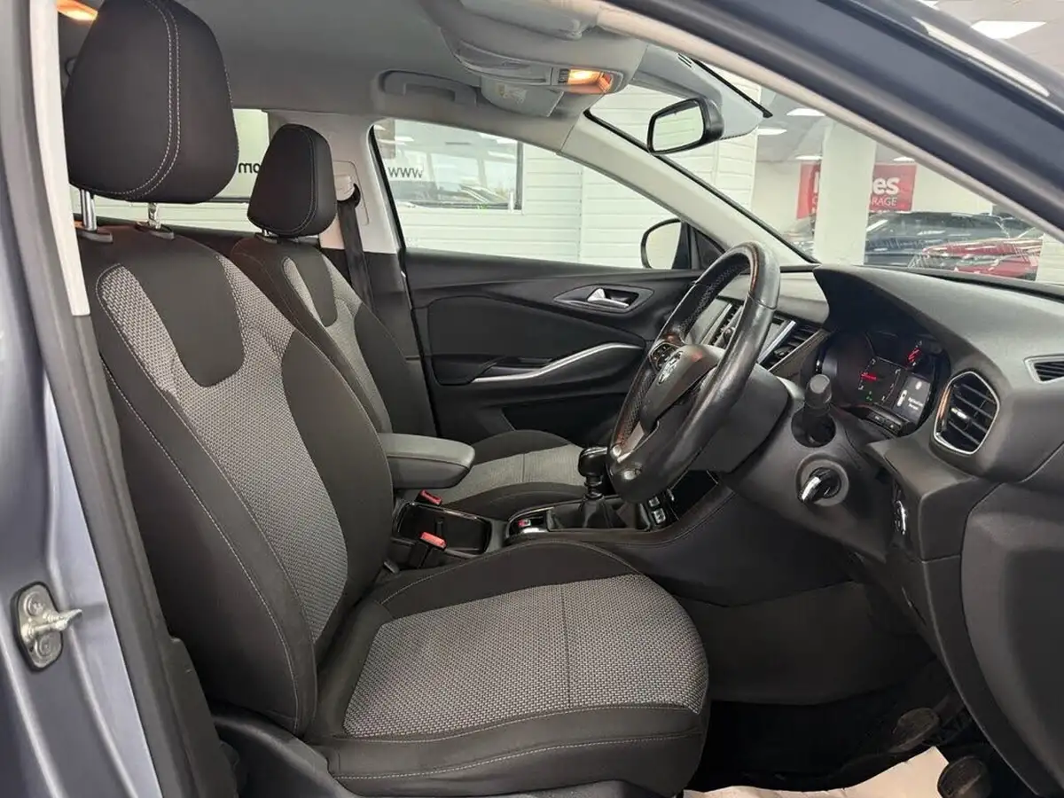 2020-vauxhall-grandland-x-12-se-premium-big-23
