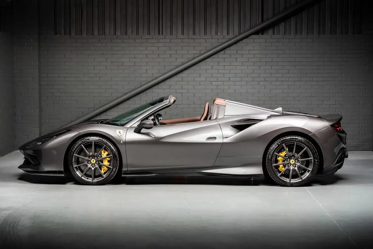 2021-ferrari-f8-spider-big-11