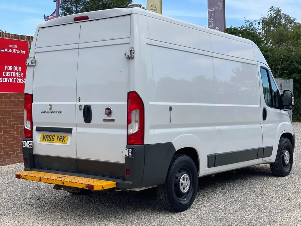 2017-fiat-ducato-20td-35-lh2-panel-big-4