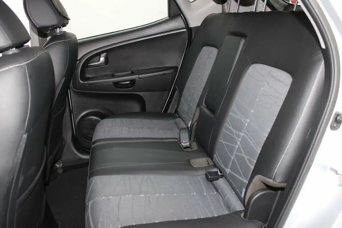 2016-kia-venga-16-3-isg-big-19