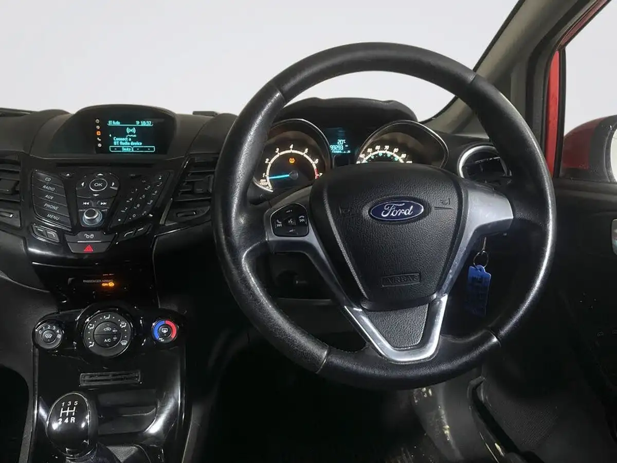 2015-ford-fiesta-125-zetec-3d-big-15