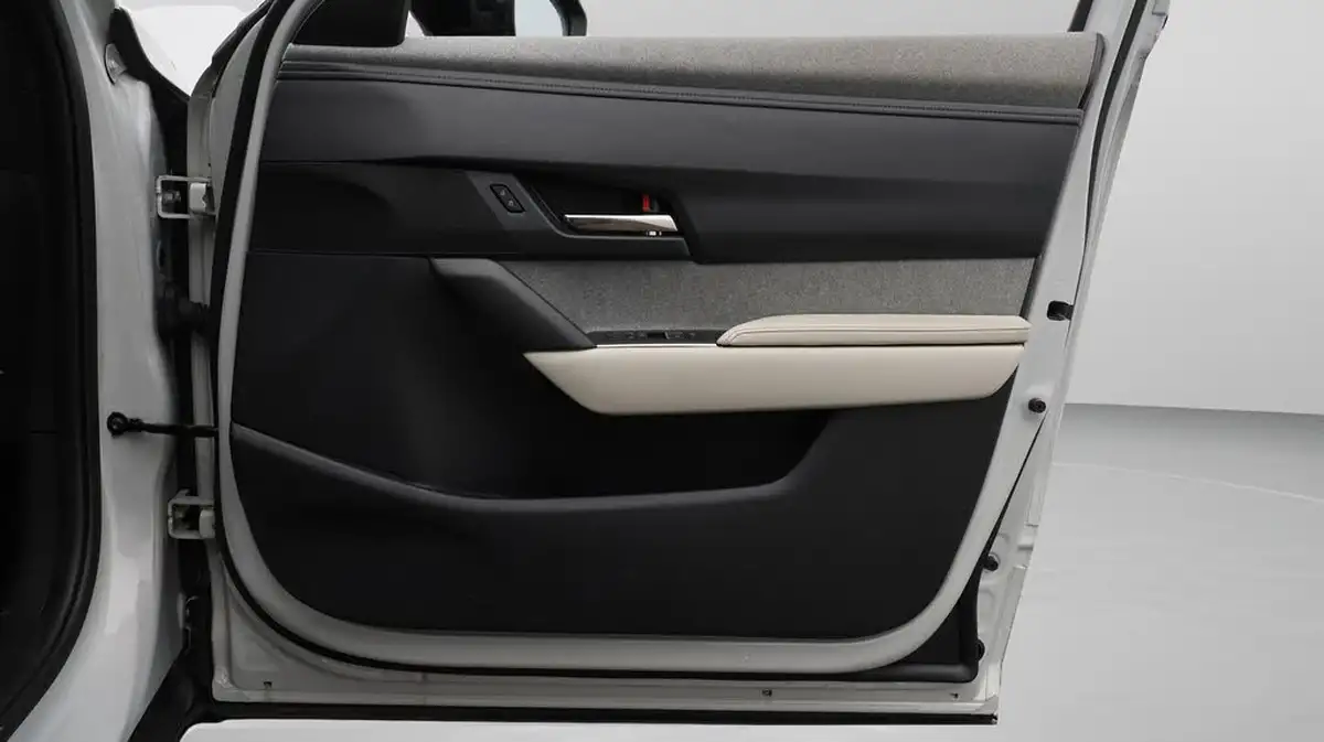 2021-mazda-mx-30-e-first-edition-big-15