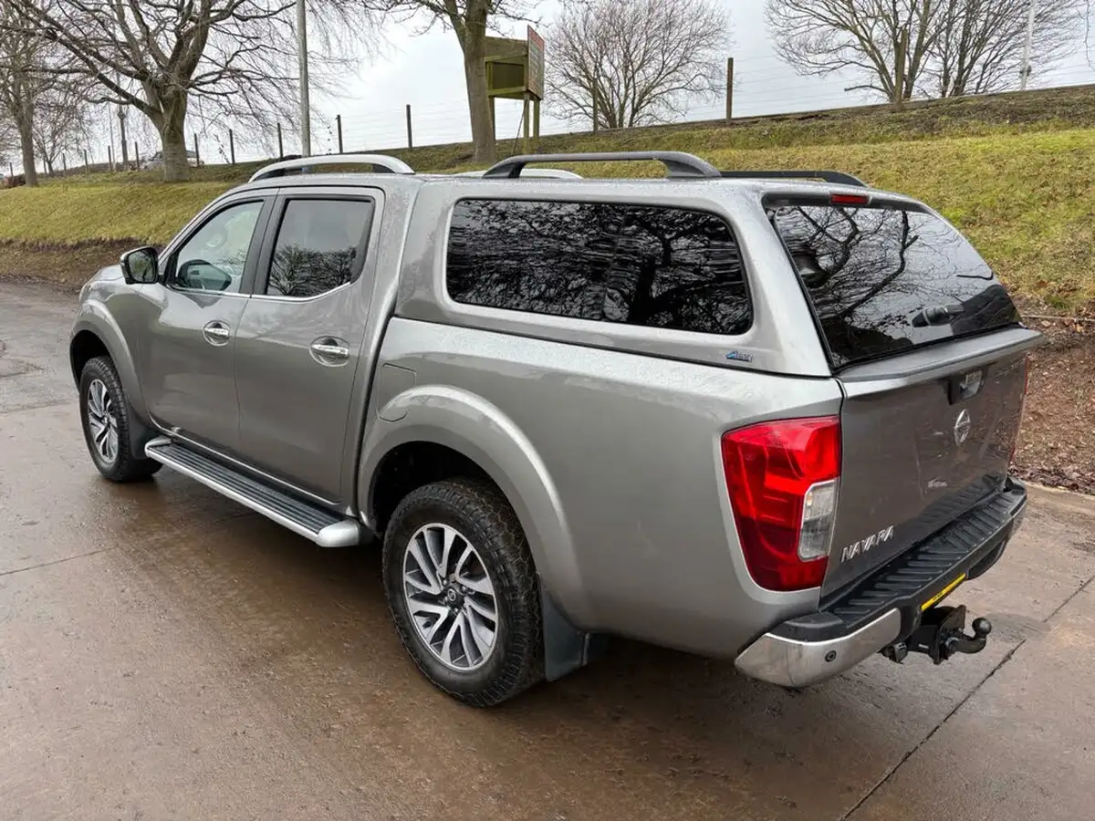 2016-nissan-navara-23dci-tekna-auto-big-4