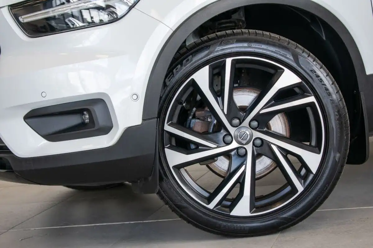 2018-volvo-xc40-20-t5-first-edition-big-34
