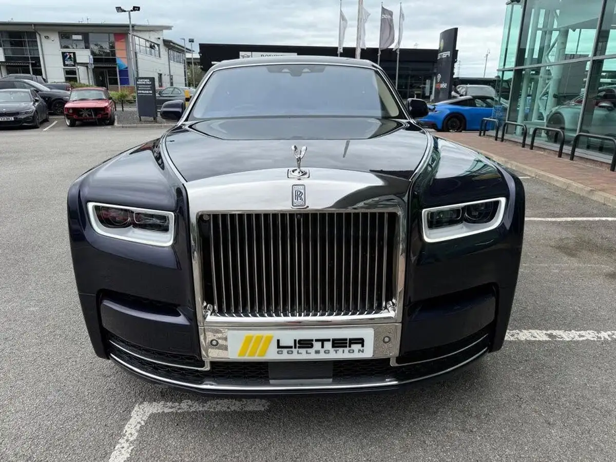 2018-rolls-royce-phantom-67-big-38