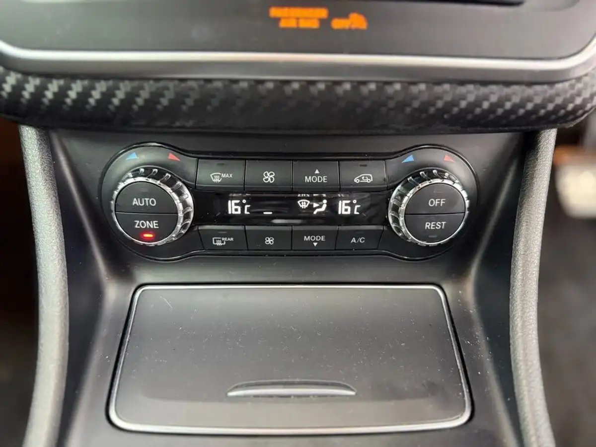 2017-mercedes-benz-a-class-15d-a180d-amg-line-ss-7g-dct-big-40