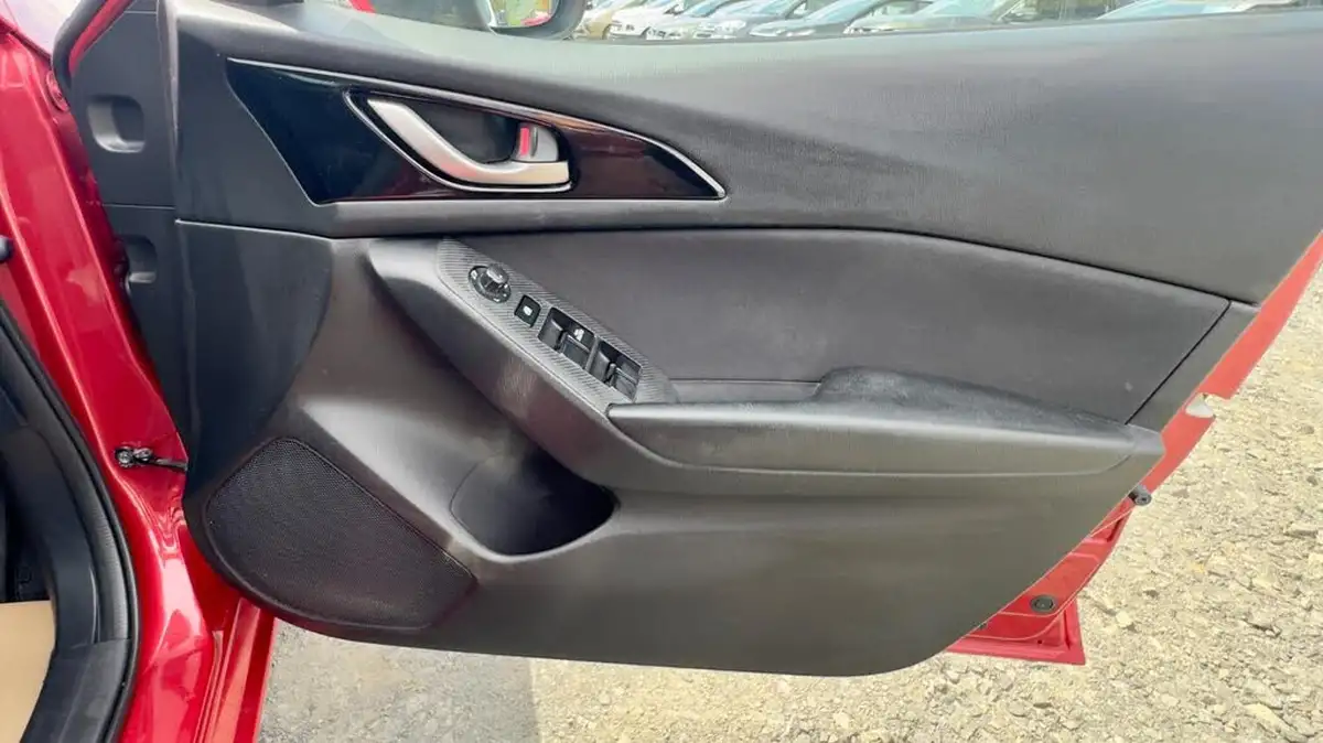 2015-mazda-mazda3-22td-se-nav-fastback-4d-big-15