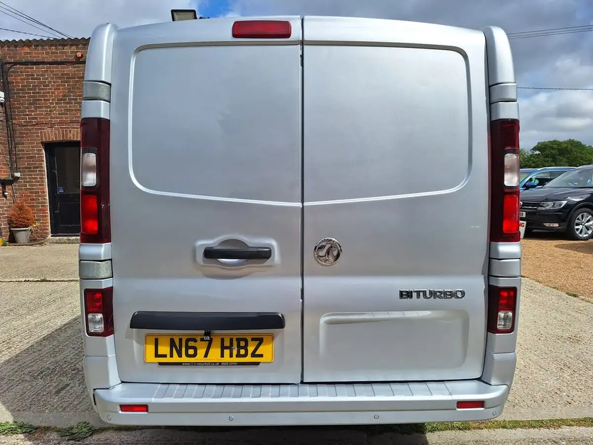 2017-vauxhall-vivaro-16cdti-sportive-2900-l2h1-125pseu6-biturbo-ss-ecotec-panel-big-6