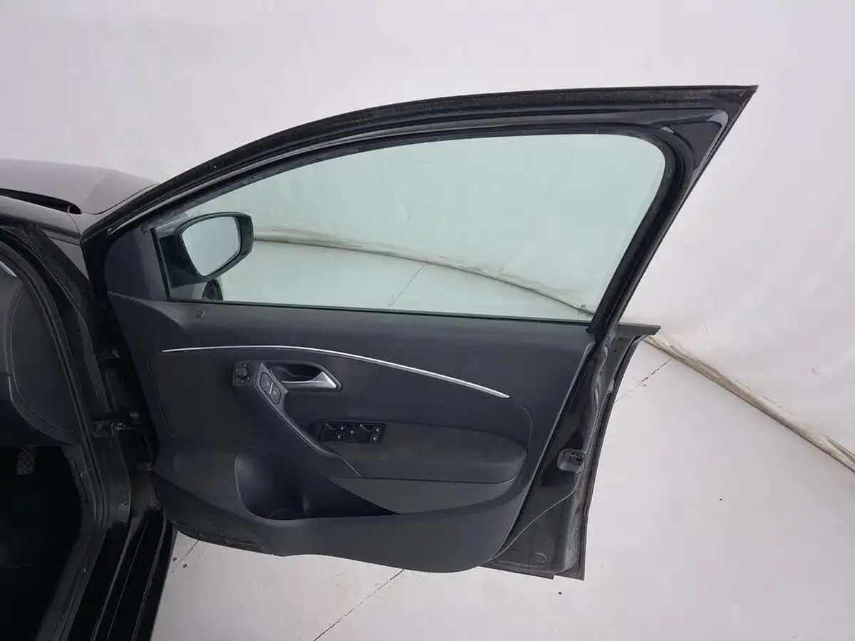 2016-volkswagen-polo-12-tsi-match-5d-big-25