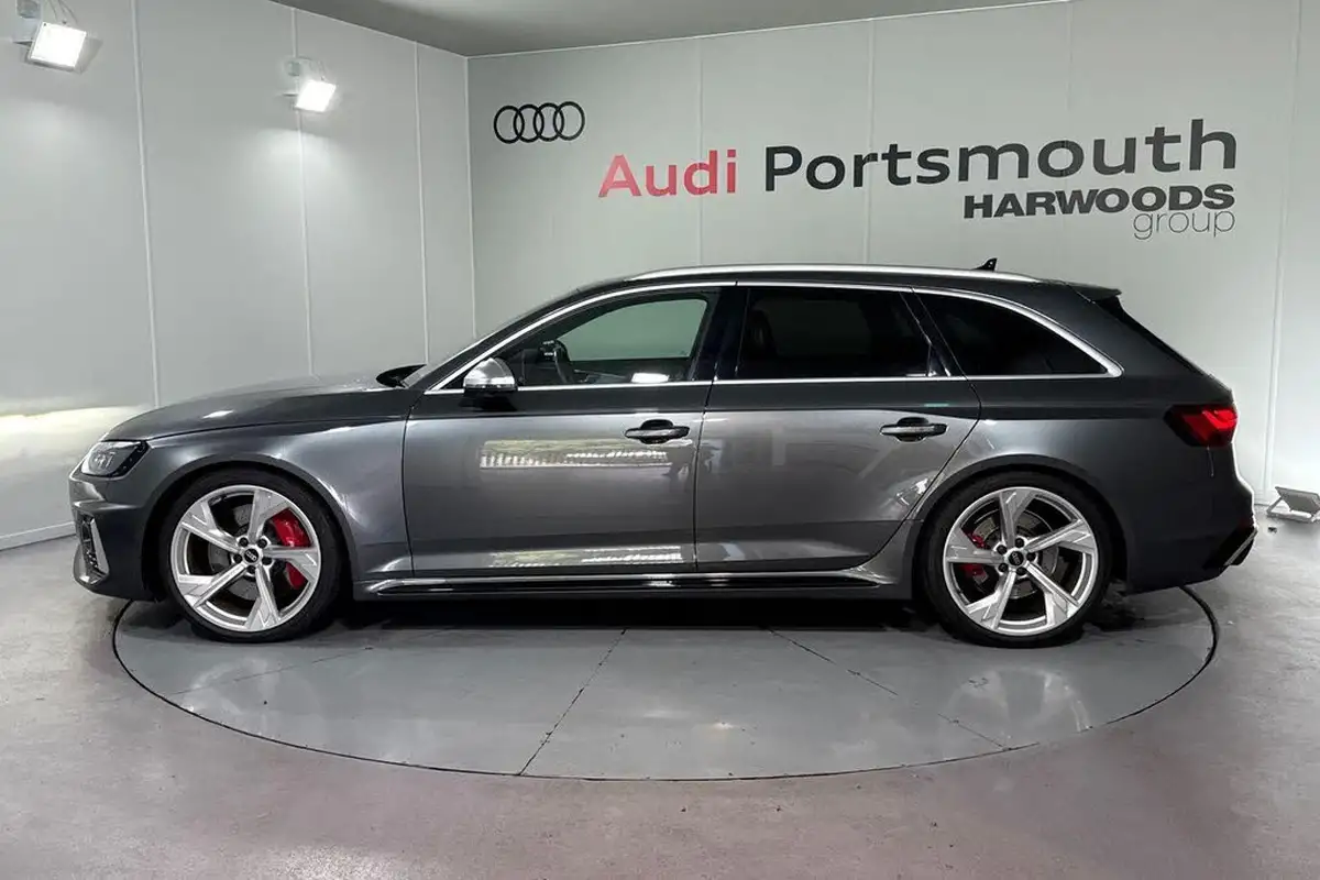 2022-audi-rs4-avant-29-tfsi-big-9