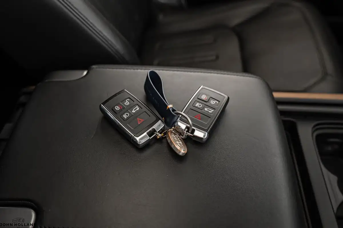 2021-land-rover-90-defender-30-d250-hse-big-38
