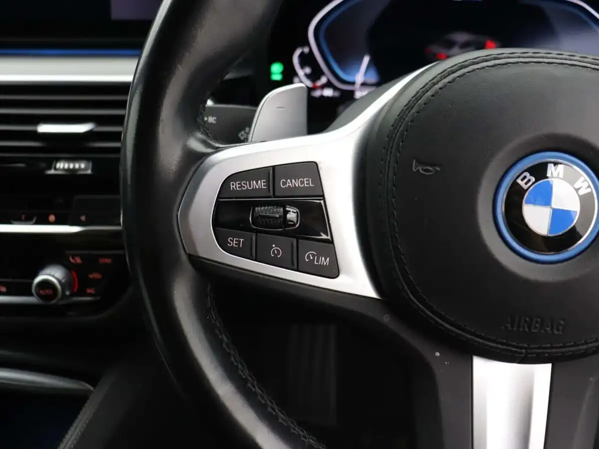 2022-bmw-5-series-20-530e-m-sport-saloon-4d-big-36